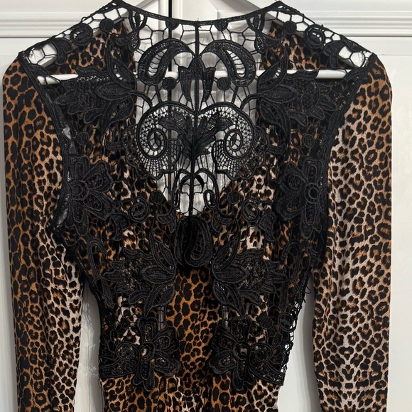 VENUS Sz Medium V-Neck Long Sleeve Leopard Print Midi Length Dress Ruched Sides - Picture 7 of 11